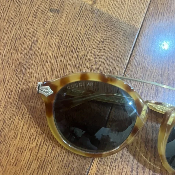 Gucci Unisex Sunglasses - Picture 3 of 4